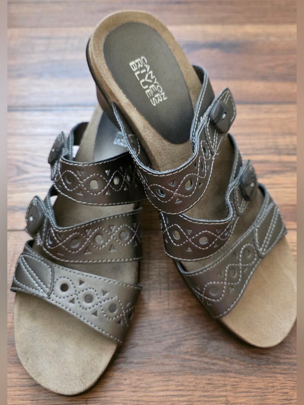 Canyon River Blues Womens 9M Pewter Comfort Wedge Sandals Adjustable Straps